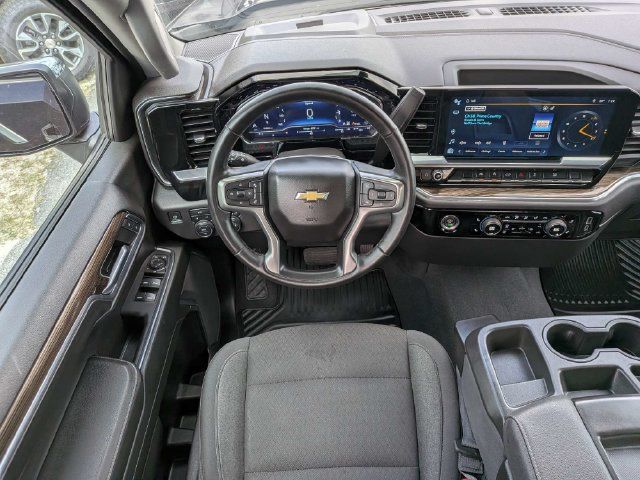 Used 2023 Chevrolet Silverado 1500 LT AWD/4WD image 16