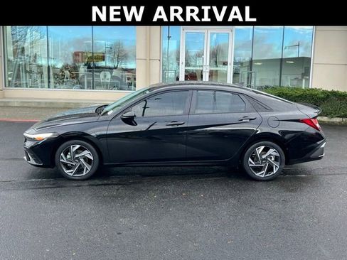 Certified 2025 Hyundai Elantra Sport image 7