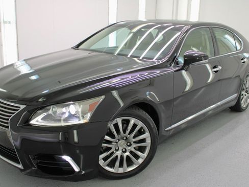 Used 2017 Lexus LS 460 w/ Comfort Package RWD image 13