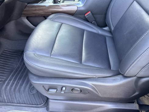 Used 2024 Chevrolet Silverado 1500 RST w/ Convenience Package II RWD image 18