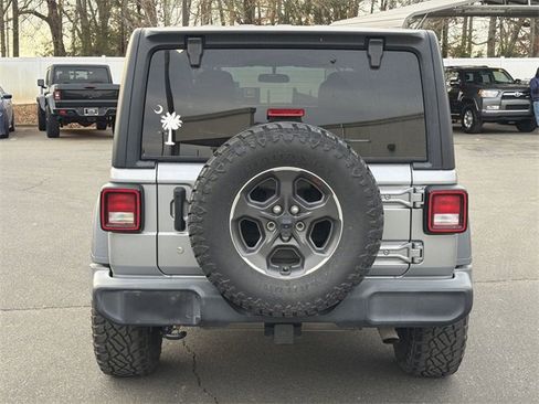 Used 2018 Jeep Wrangler Unlimited Sport S image 4