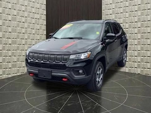 Certified 2022 Jeep Compass Trailhawk w/ Sun and Sound Group AWD/4WD image 9