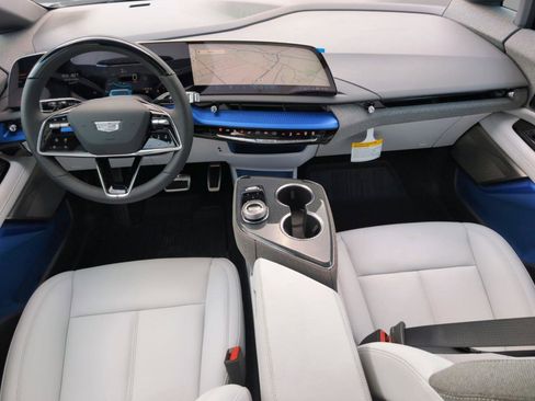 New 2025 Cadillac Optiq Luxury 1 image 25
