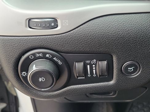 Used 2015 Jeep Cherokee Trailhawk w/ Comfort/Convenience Group AWD/4WD image 22