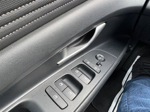 Used 2021 Hyundai Elantra Limited image 28