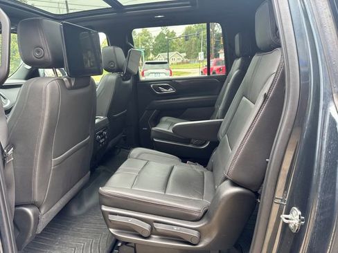 Used 2021 Chevrolet Suburban RST w/ Luxury Package image 25