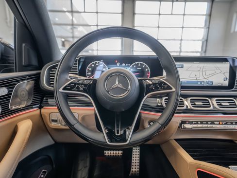 New 2026 Mercedes-Benz GLS 580 4MATIC image 9
