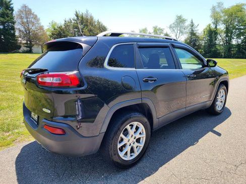 Used 2016 Jeep Cherokee Latitude w/ Cold Weather Group AWD/4WD image 6