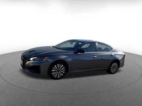 Used 2025 Nissan Altima 2.5 SV image 9