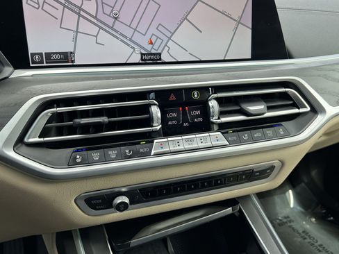 Used 2022 BMW X7 xDrive40i w/ Premium Package AWD/4WD image 18