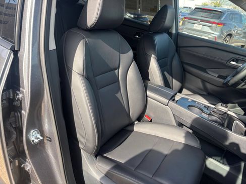 Used 2026 Nissan Rogue SL FWD image 38