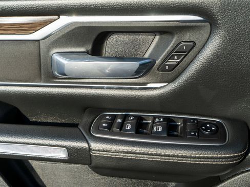 Used 2019 RAM 1500 Laramie AWD/4WD image 14
