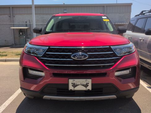 Used 2021 Ford Explorer XLT w/ Equipment Group 202A RWD image 4