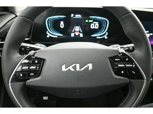 New 2025 Kia Niro EX w/ EX Cold Weather Package image 18