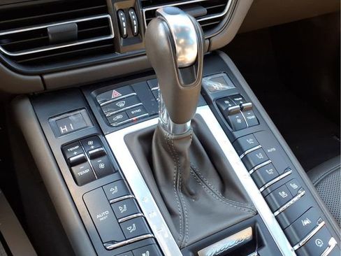 Used 2021 Porsche Macan S image 11