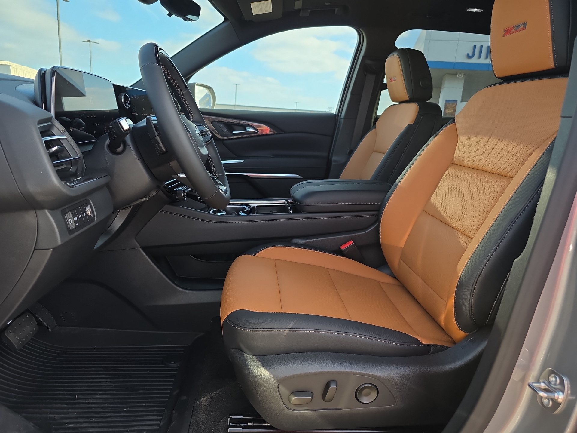 New 2027 Chevrolet Traverse Z71 w/ Enhanced Driving Package AWD/4WD image 5