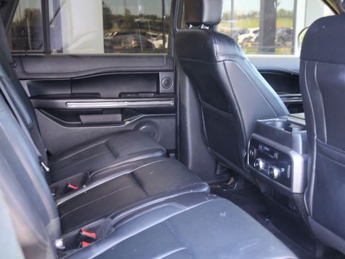 Used 2018 Ford Expedition XLT w/ Equipment Group 202A RWD image 19