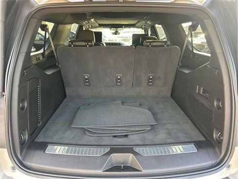 Used 2021 GMC Yukon XL Denali w/ Denali Premium Package image 25
