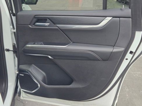 Certified 2025 GMC Acadia Elevation image 8