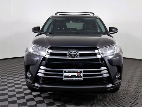 Used 2019 Toyota Highlander Limited AWD/4WD image 4