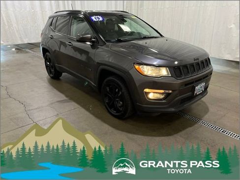 Used 2019 Jeep Compass Latitude AWD/4WD image 1
