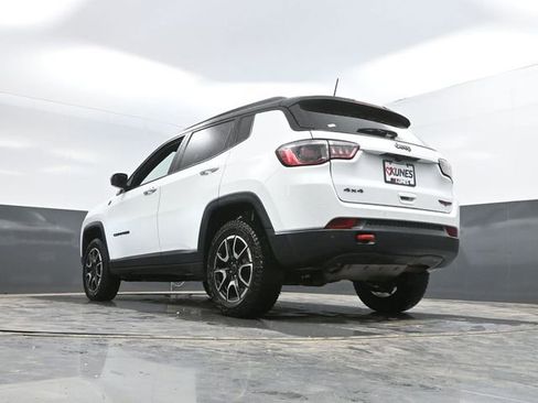 Used 2025 Jeep Compass Trailhawk AWD/4WD image 50