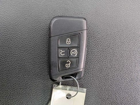 Used 2022 Volkswagen Atlas Cross Sport SE AWD/4WD image 33