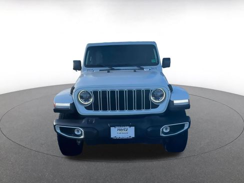Used 2025 Jeep Wrangler Sahara image 4