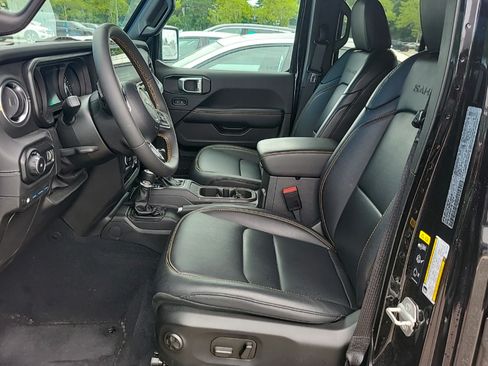 Used 2024 Jeep Wrangler Unlimited Sahara w/ Technology Group AWD/4WD image 10