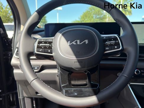 New 2026 Kia Carnival EX FWD image 12