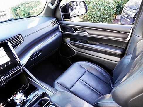 Used 2023 Jeep Wagoneer 2WD image 22