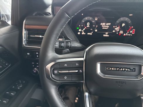 Used 2025 GMC Yukon Denali w/ Sun & Power Step Package image 13