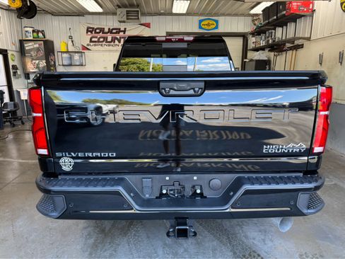 Used 2024 Chevrolet Silverado 2500 High Country image 7