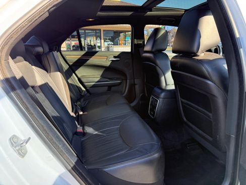 Used 2017 Chrysler 300 C Platinum image 15