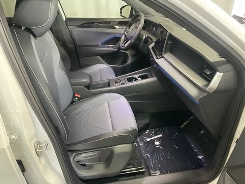 New 2026 Volkswagen Tiguan SE R-Line AWD/4WD image 4