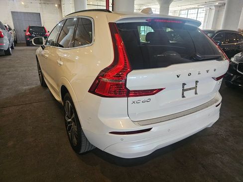 Certified 2022 Volvo XC60 B5 Momentum w/ Climate Package AWD/4WD image 2