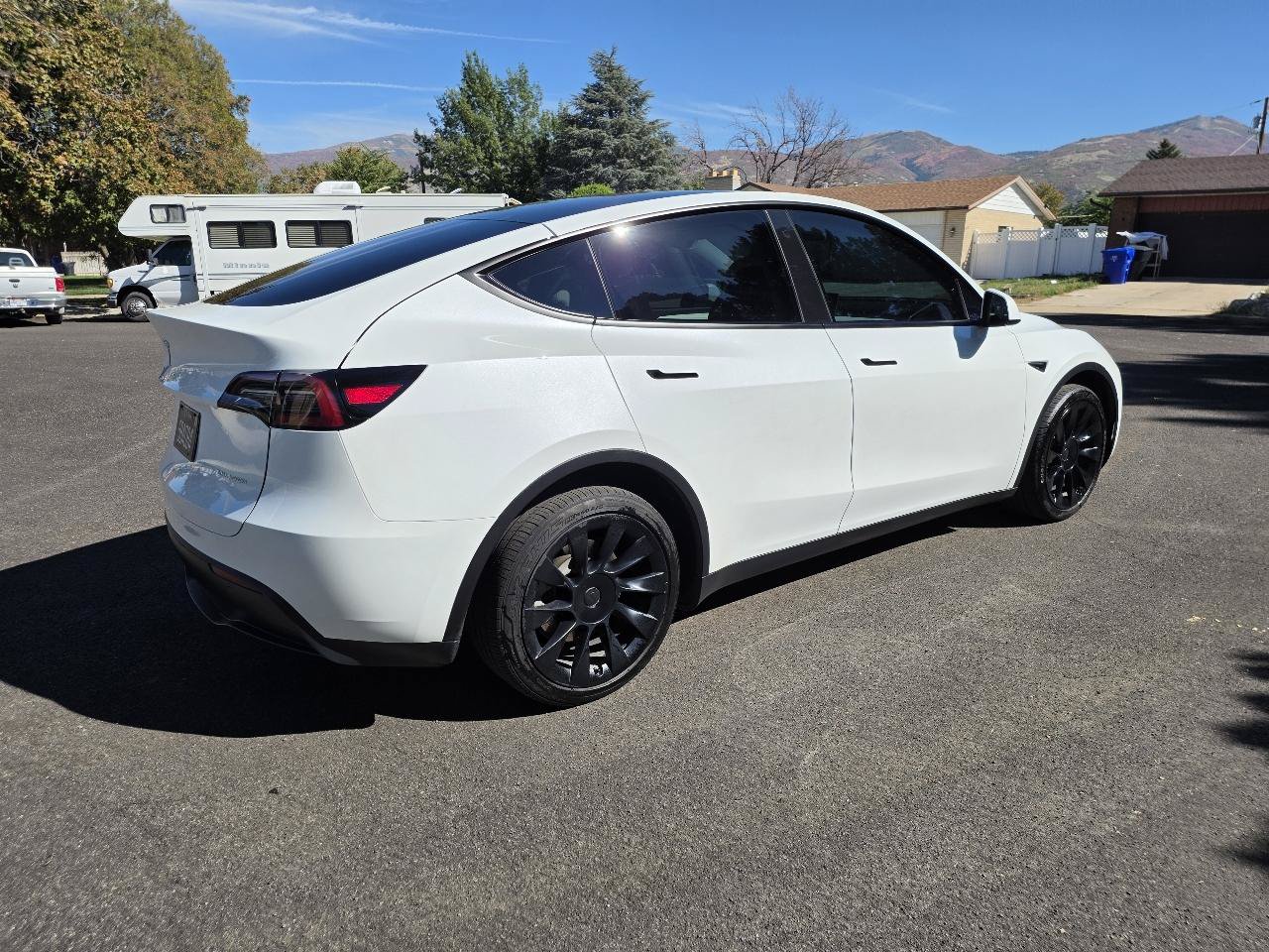 Used 2023 Tesla Model Y Long Range AWD/4WD image 5