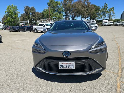 Used 2022 Toyota Mirai w/ Advanced Technology Package RWD image 2