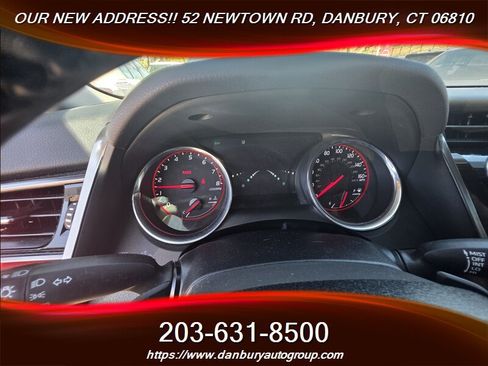 Used 2019 Toyota Camry XSE FWD image 9