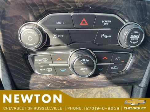 Used 2023 Chrysler 300 Touring L w/ Popular Equipment Group RWD image 7