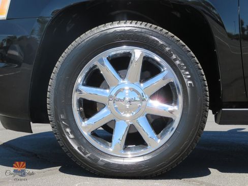 Used 2011 GMC Yukon XL Denali AWD/4WD image 14