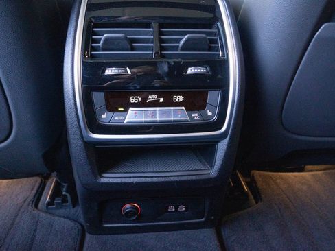 Used 2020 BMW X7 M50i w/ Dynamic Handling Package image 22