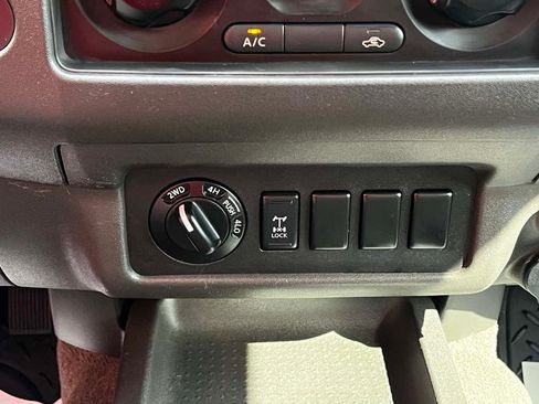 Used 2006 Nissan Frontier NISMO AWD/4WD image 10