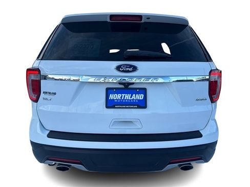 Used 2018 Ford Explorer XLT w/ Equipment Group 202A image 13