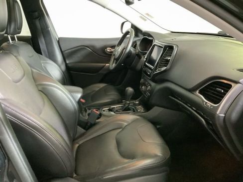 Used 2019 Jeep Cherokee Limited image 34