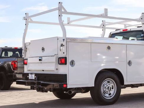New 2026 Ford F250 XL w/ XL Chrome Package RWD image 9