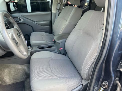Used 2015 Nissan Frontier SV w/ SV Value Truck Package AWD/4WD image 13