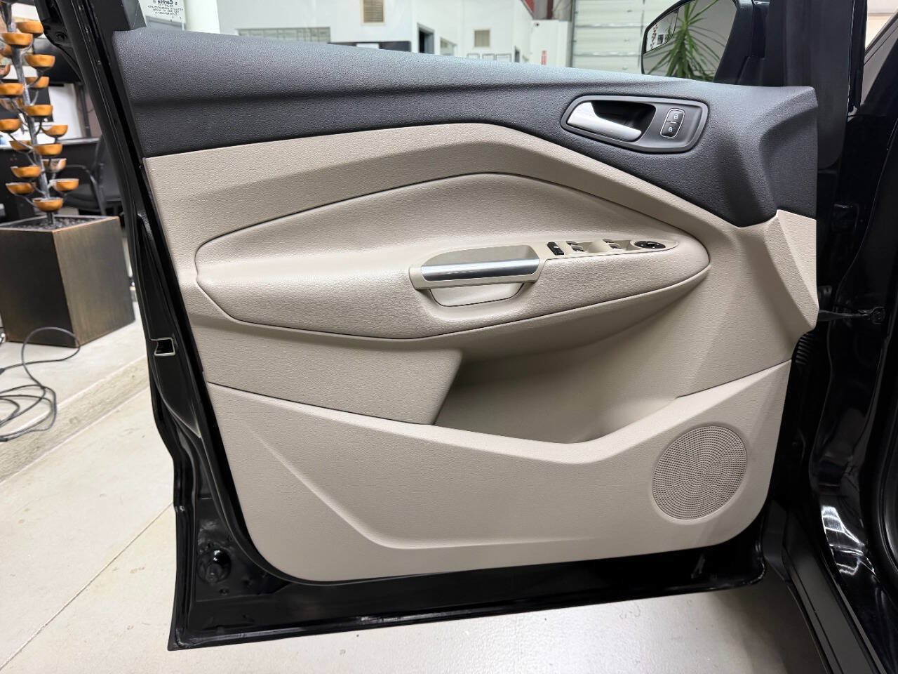 Used 2018 Ford Escape SE FWD image 10