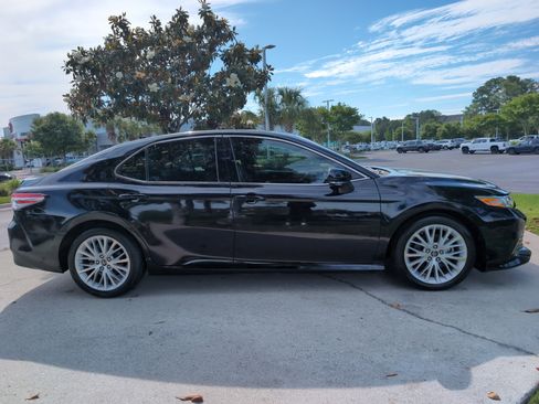 Certified 2020 Toyota Camry XLE FWD image 11