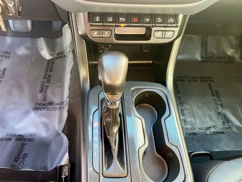 Used 2022 Chevrolet Colorado Z71 w/ Trail Boss Package image 17